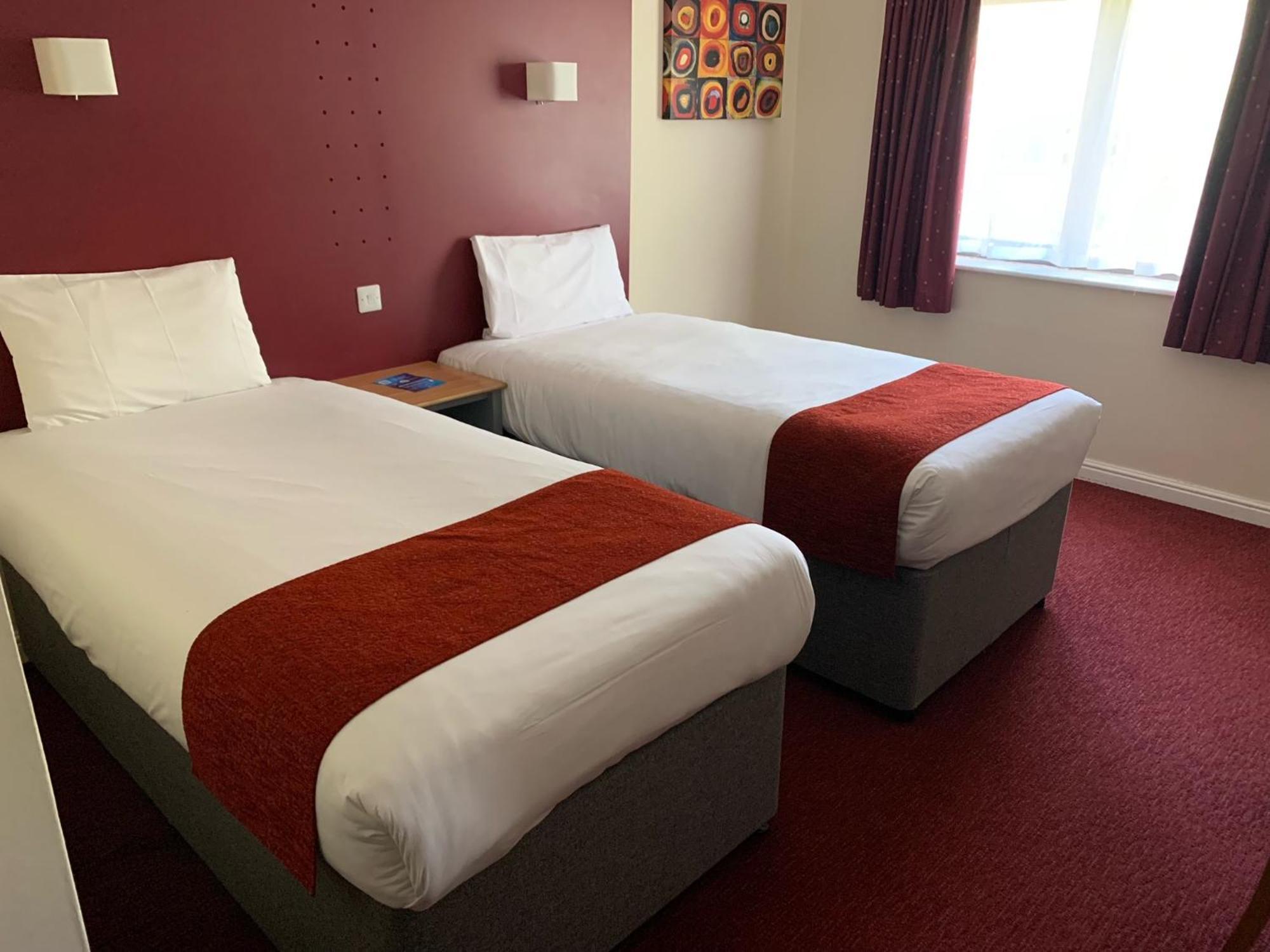 Twin Room,1588066924:JPEG